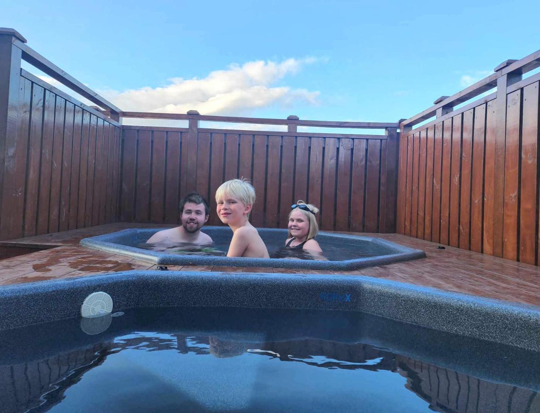 Ak Rentals, With Hot Tubs Akureyri Exterior foto